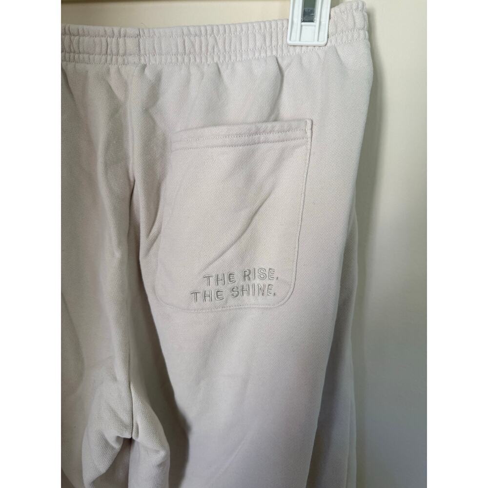 Vuori | Women’s Size Small Sedona Sweatpant Joggers in Bone Athlesuire Lounge - Picture 6 of 10